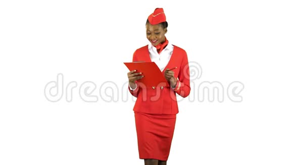 非裔美国妇女手里拿着一个红色文件夹阿尔法通道视频的预览图