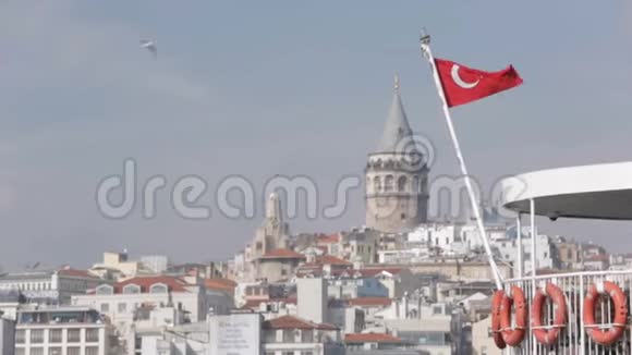 中世纪基督塔在加拉塔四分之一伊斯坦布尔地标旅行视频的预览图