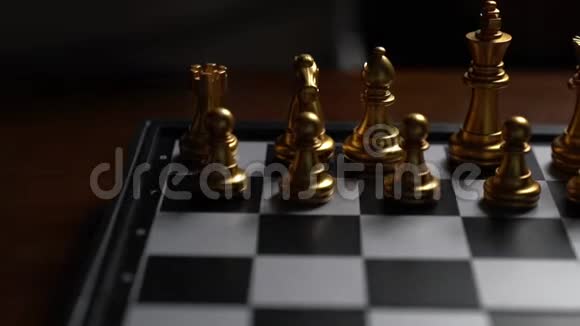 棋盘上的金棋游戏策略冠军视频的预览图