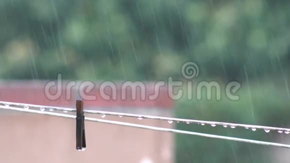 雨天的晾衣绳视频的预览图