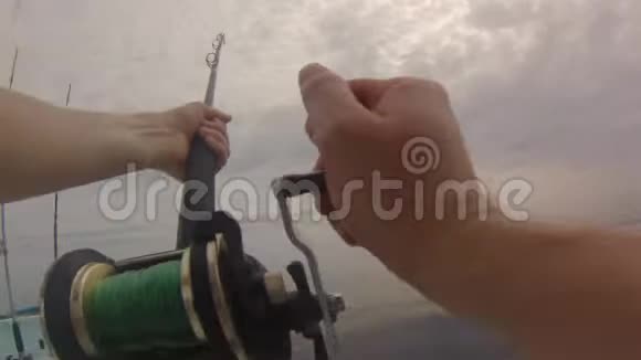 波夫渔民捕鱼视频的预览图