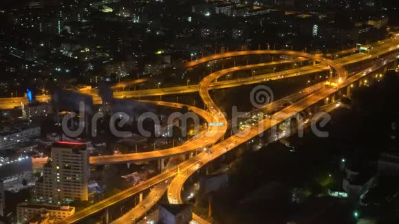 大城市高速公路上的汽车交通大城市的交通城市风格视频的预览图