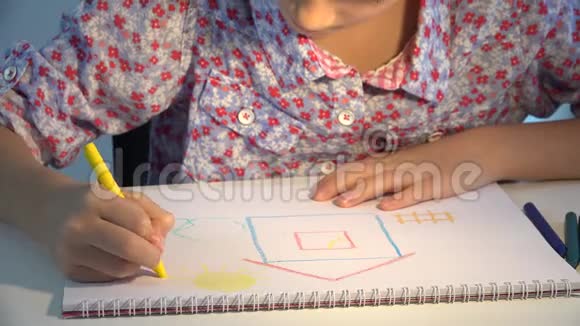 儿童画屋女孩造型儿童制作工艺儿童教育4K视频的预览图