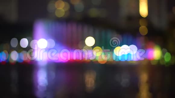 彩色音乐舞蹈喷泉的慢动作背景视频网站背景视频的预览图