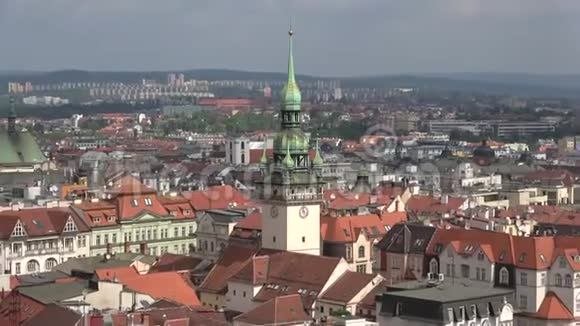 城中老市政厅的塔楼全景捷克共和国布尔诺视频的预览图