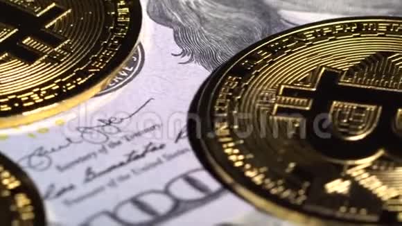 比特币硬币和美元钞票视频的预览图