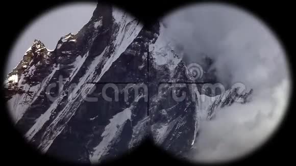 尼泊尔喜马拉雅山马查普查雷山的雪峰也叫鱼尾山通过望远镜可以看到视频的预览图