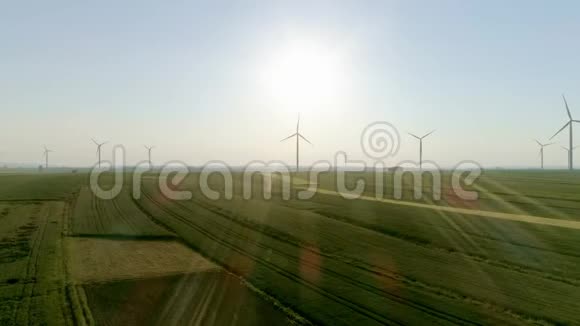 风力涡轮机的无人机视图视频的预览图
