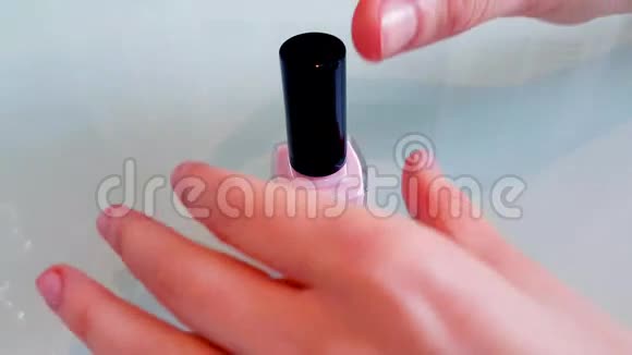 粉红指甲油视频的预览图