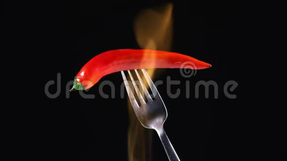 叉子上的红辣椒会烧火视频的预览图