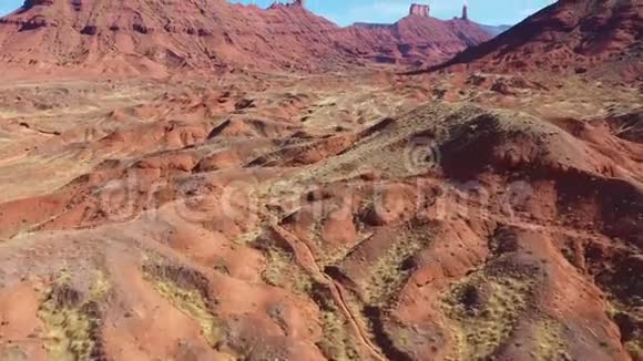 科罗拉多河峡谷的高红色岩石纪念碑视频的预览图