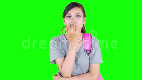 女高中生吹吻视频的预览图