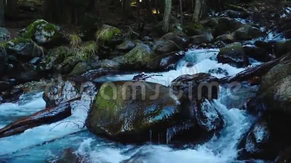 多巴伊的阿马诺兹河景观博岭山河视频的预览图