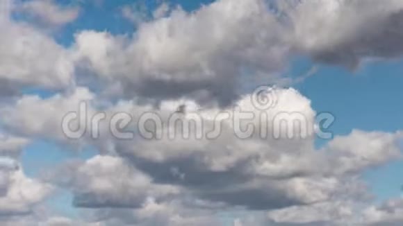 时间流逝云和天空视频的预览图