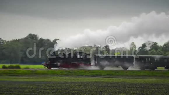 旧蒸汽火车视频的预览图