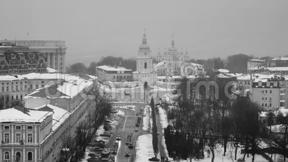 一段乌克兰基辅日落的视频可以看到圣迈克尔金顶寺视频的预览图