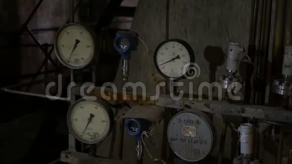 旧锅炉房的压力传感器视频的预览图