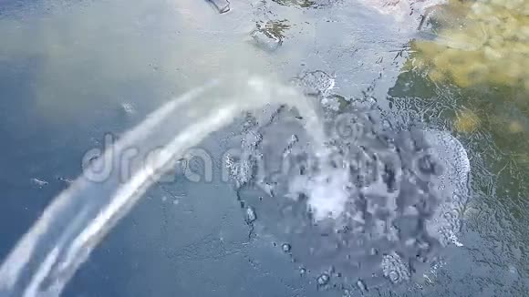 冬天的喷泉视频的预览图