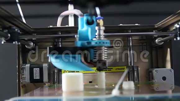 3D打印机在工作视频的预览图