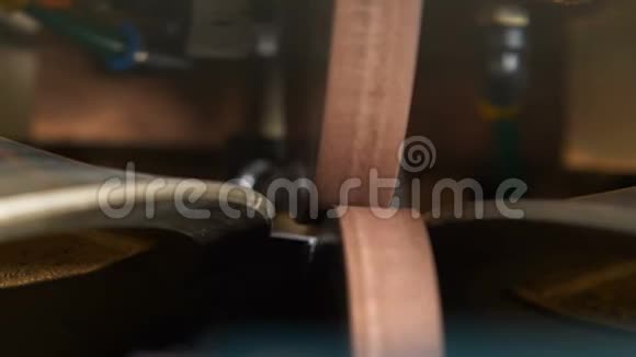 关闭机器圆件转动和焊锡金属管视频的预览图