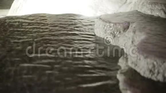DenizliKaklAK洞穴状石灰华梯田的水视频的预览图