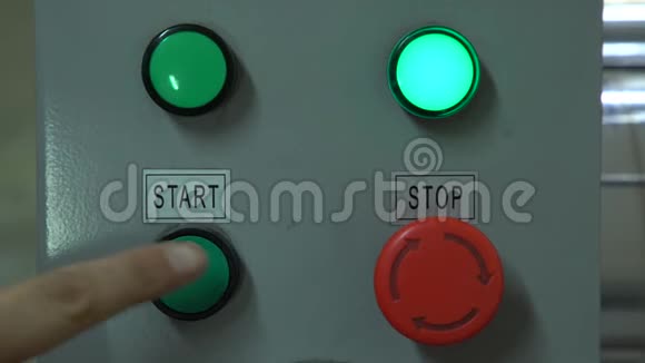 绿色按钮启动和红色按钮停止视频的预览图