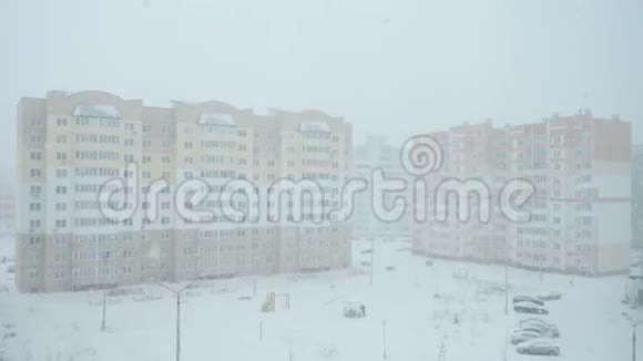 戈梅尔白俄罗斯的一个居民区降雪视频的预览图