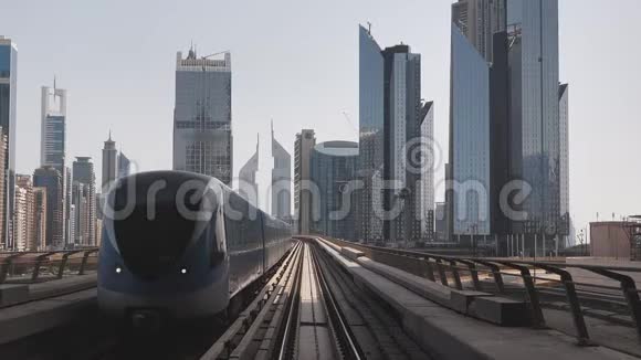 迪拜地铁是世界上最长的全自动地铁网络全长75公里视频的预览图