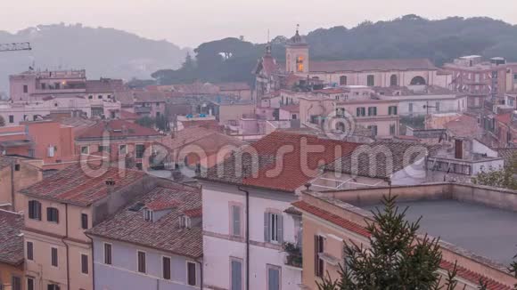 意大利阿尔巴诺拉扎利美丽的小镇日落后的多摩迪圣潘克拉齐奥马尔蒂一天到晚视频的预览图