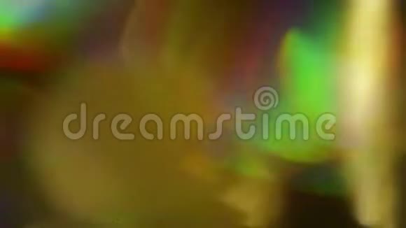 真正的有机光泄漏彩虹和球体用全息箔制成视频的预览图