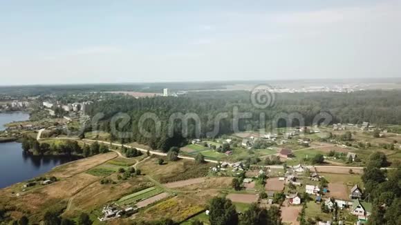 Dvina河西部和Verkhovye村的美丽景观视频的预览图