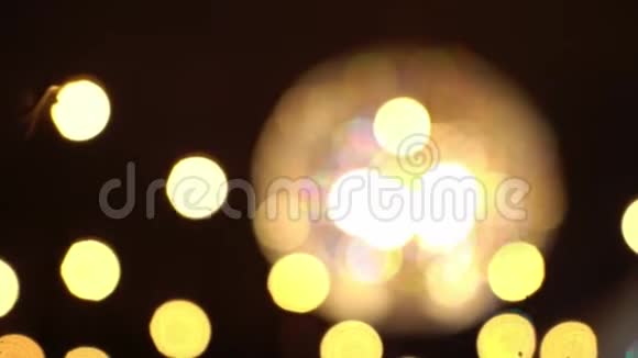 灯光花环和灯笼的模糊模糊视频的预览图