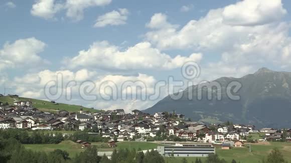 Fiss奥地利阿尔卑斯山的Fiss村奥地利蒂罗尔的DenTirolerAlpen的Fiss村视频的预览图