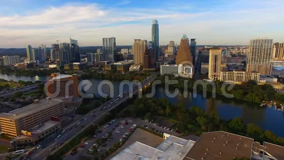 德克萨斯州奥斯汀市市中心天际线城市建筑全景视频的预览图