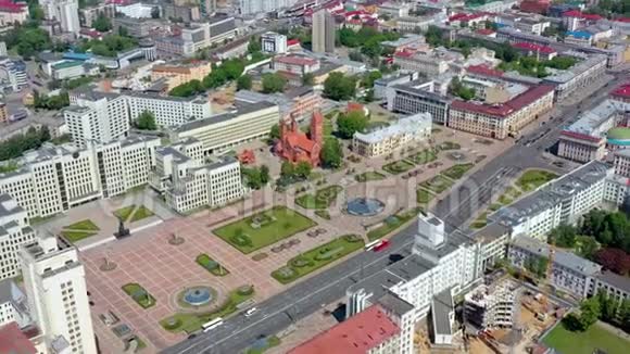 明斯克贝拉鲁斯五月2019年空中无人机拍摄市中心从上面的Niazaleznasci广场视频的预览图