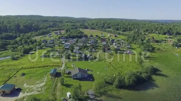 城市住宅的空中乡村景色视频的预览图