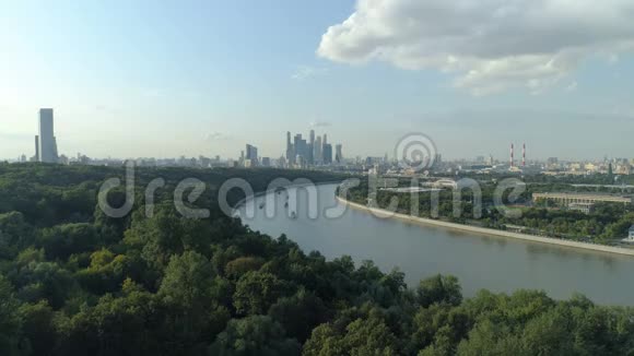 莫斯科河城景观和体育场的鸟瞰图视频的预览图