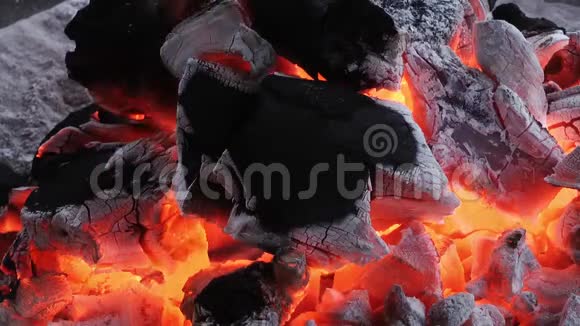 炭火燃烧视频的预览图