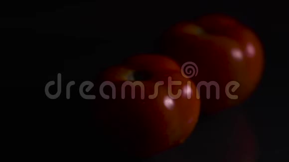 黑色背景的番茄视频的预览图