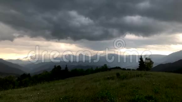 土耳其阿尔特文黑海地区高原高地的黄昏风景视频的预览图