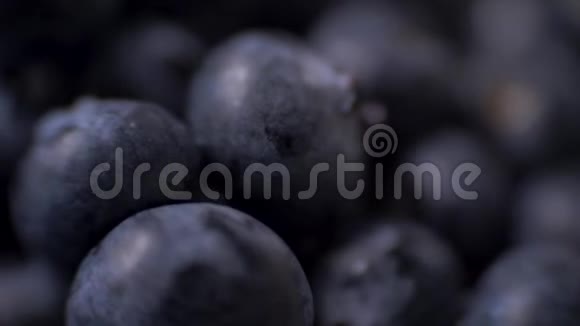 蓝莓的细节宏观卡车射击4K分辨率俯视图视频的预览图