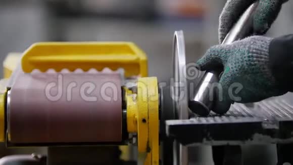 工业工厂磨床做一条线视频的预览图