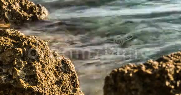 4日落时冲浪的时间间隔亚得里亚海欧洲视频的预览图