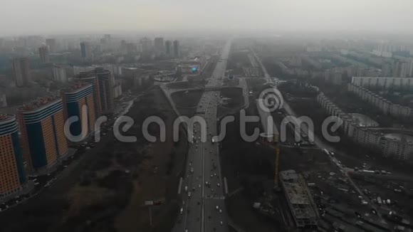 城市主要道路的俯视图莫斯科MKAD空中观景4K视频的预览图