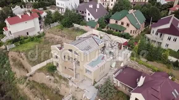 乌克兰切尔诺莫尔斯克市滑坡后果鸟瞰图视频的预览图