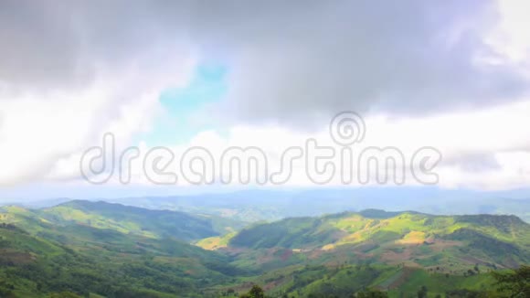 泰国的雾和云山谷景观视频的预览图
