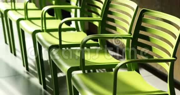 医院里的绿色椅子视频的预览图