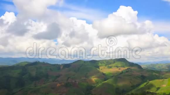 泰国的雾和云山谷景观视频的预览图