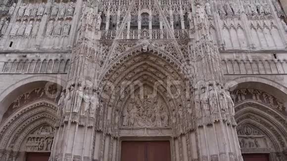 法国诺曼底的鲁昂大教堂正面视频的预览图