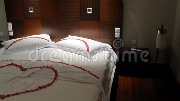 蜜月床酒店客房装饰卧室室内设计视频的预览图